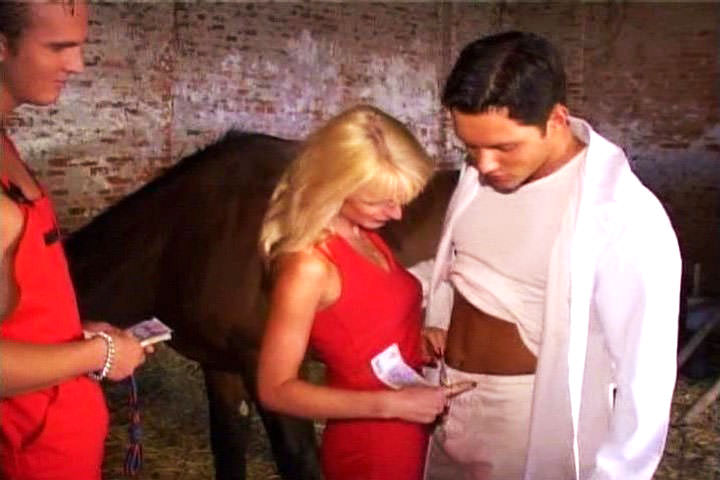 Bi the Farm, Scene #02
